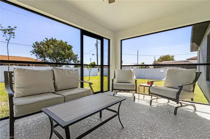 View of screened in rear lanai