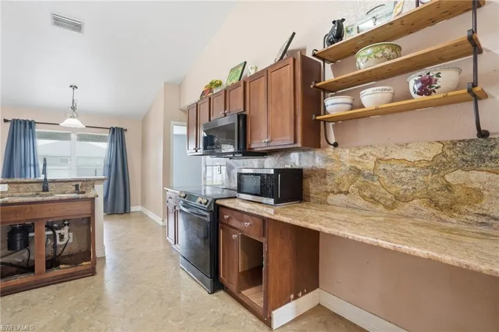 4129 Ne 14th Pl, Cape Coral, Florida 33909