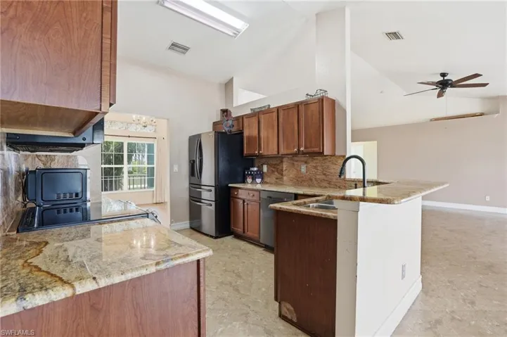 4129 Ne 14th Pl, Cape Coral, Florida 33909