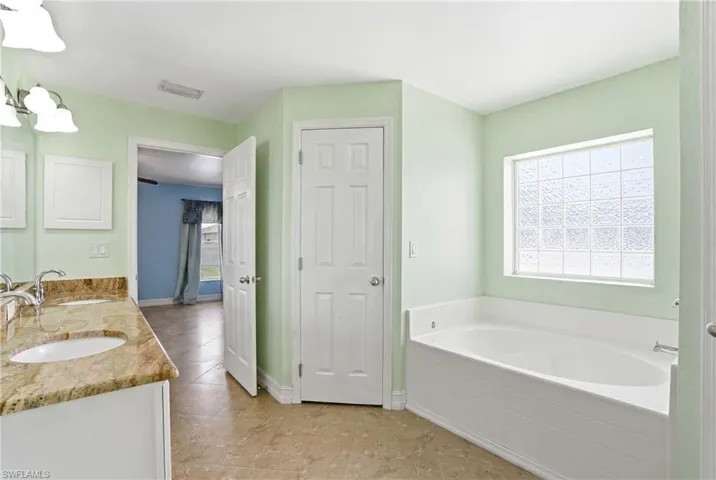 4129 Ne 14th Pl, Cape Coral, Florida 33909