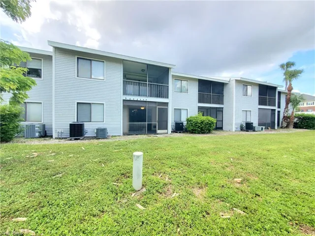 1055 Palm Ave 214, North Fort Myers, Florida 33903