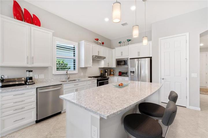 7601  Blackberry  DR, NAPLES, FL 34114