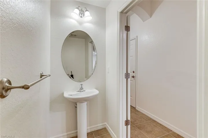 19551 Bowring Park Rd 104, Fort Myers, Florida 33967