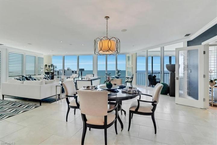 Beautiful Open Concept