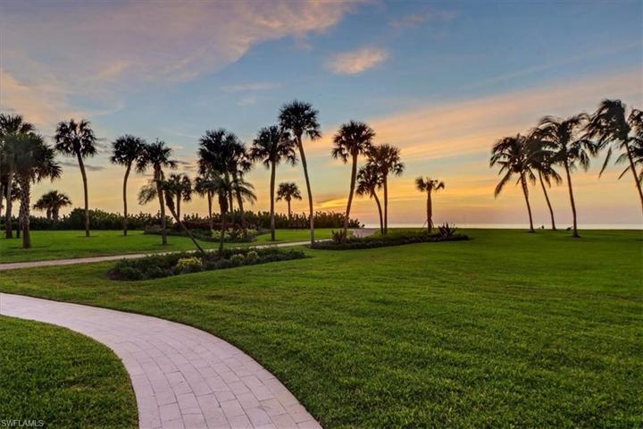 Path that Leads from Le Ciel Park Tower to the Beach