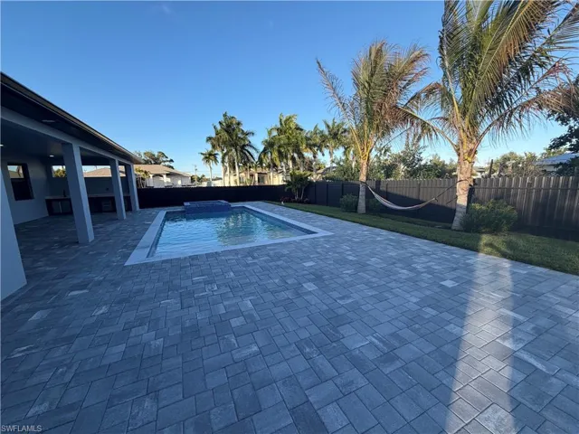 1621 Sw 10th Pl, Cape Coral, Florida 33991