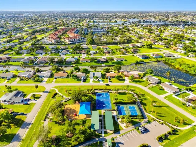 1010 Ne 3rd St, Cape Coral, Florida 33909