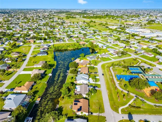 1010 Ne 3rd St, Cape Coral, Florida 33909