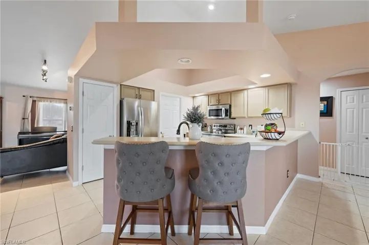 Breakfast bar/Kitchen