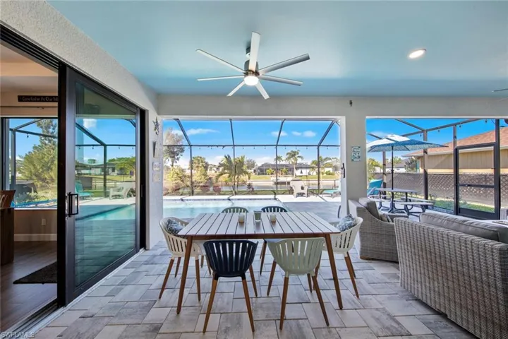 Sunroom with ceiling fan