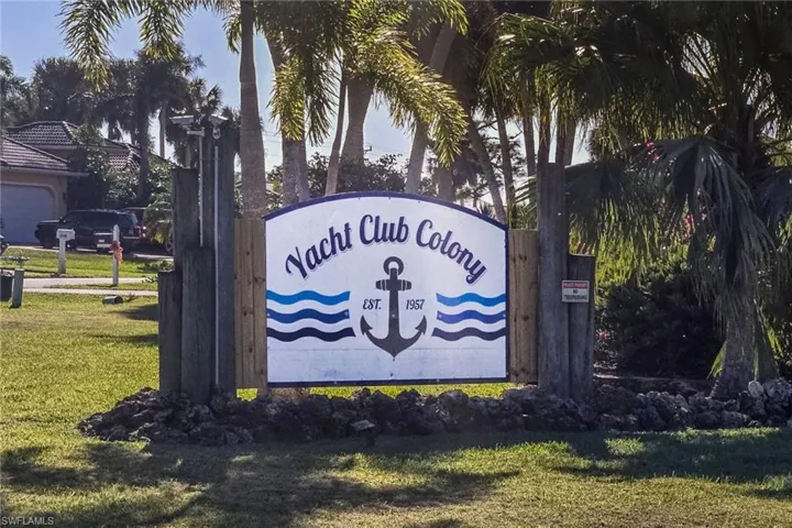 2185  Club House  RD, North Fort Myers, FL 33917