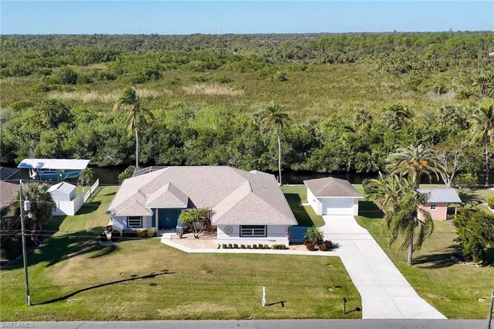 2185  Club House  RD, North Fort Myers, FL 33917