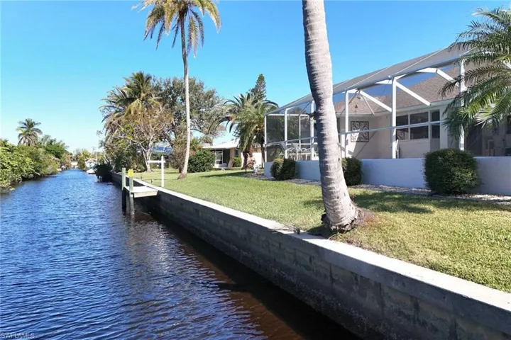 2185  Club House  RD, North Fort Myers, FL 33917