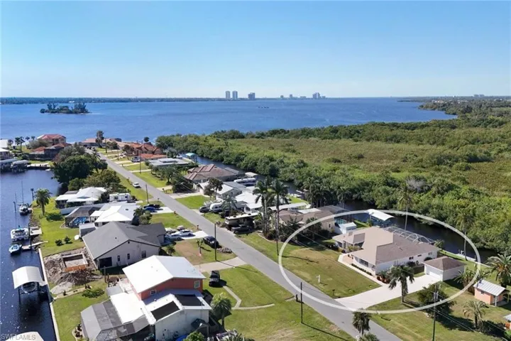 2185  Club House  RD, North Fort Myers, FL 33917