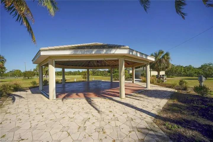 2185  Club House  RD, North Fort Myers, FL 33917