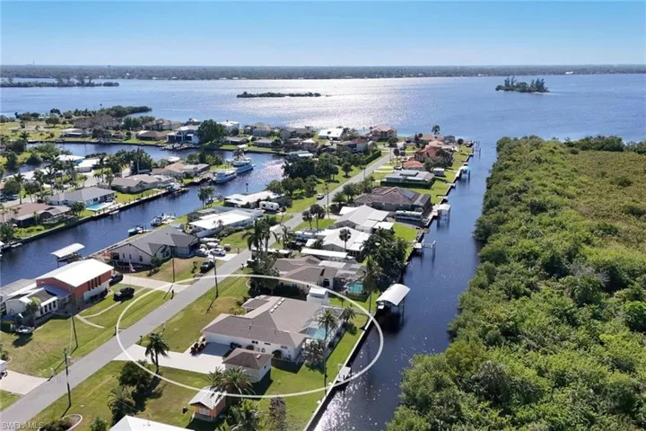 2185  Club House  RD, North Fort Myers, FL 33917