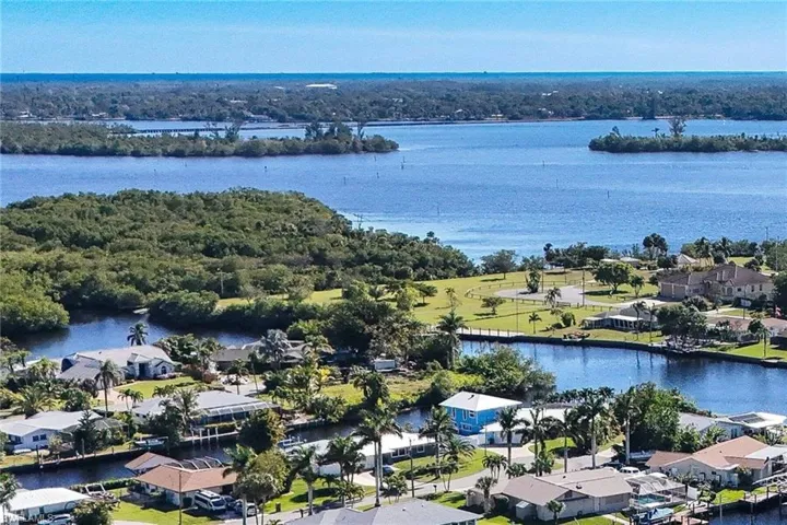 2185  Club House  RD, North Fort Myers, FL 33917
