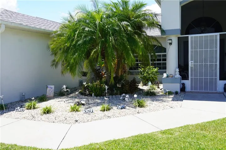 274  Justene  CIR, Lehigh Acres, FL 33936