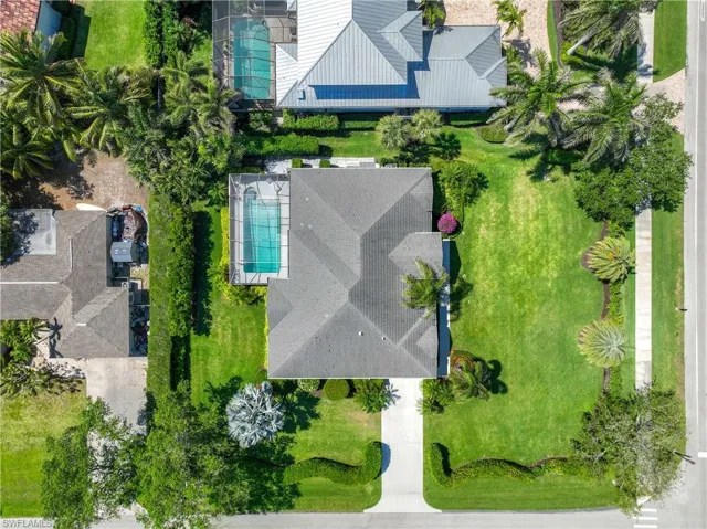 Birds eye view of property