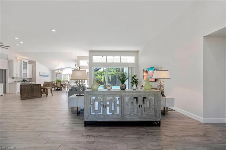 1850  Crayton  RD, Naples, FL 34102