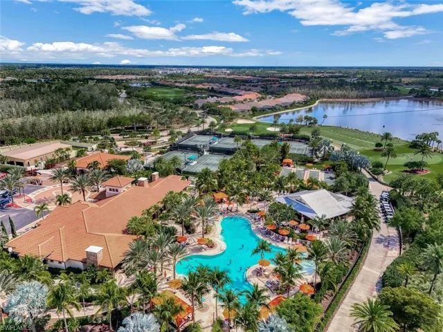 Resort style pool and drinks coming up!