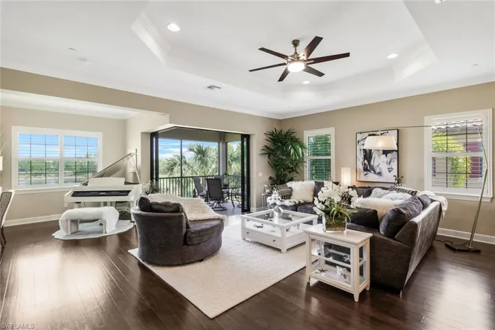 Please note the zero corner sliders to allow for maximum indoor / outdoor space utilization !