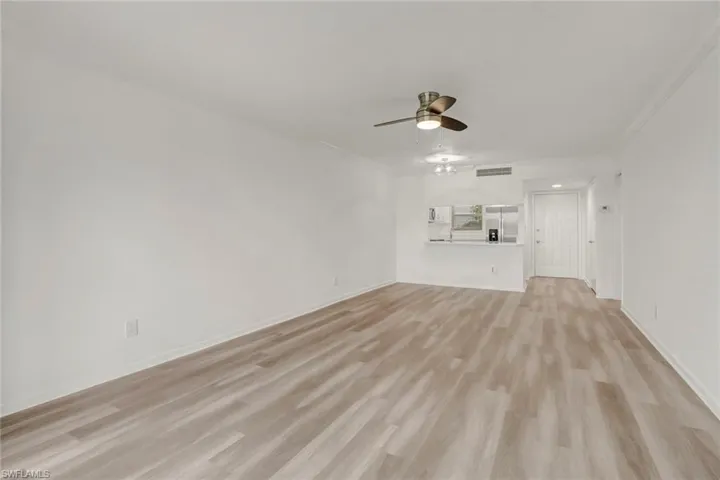 21 High Point Cir E 504, Naples, Florida 34103