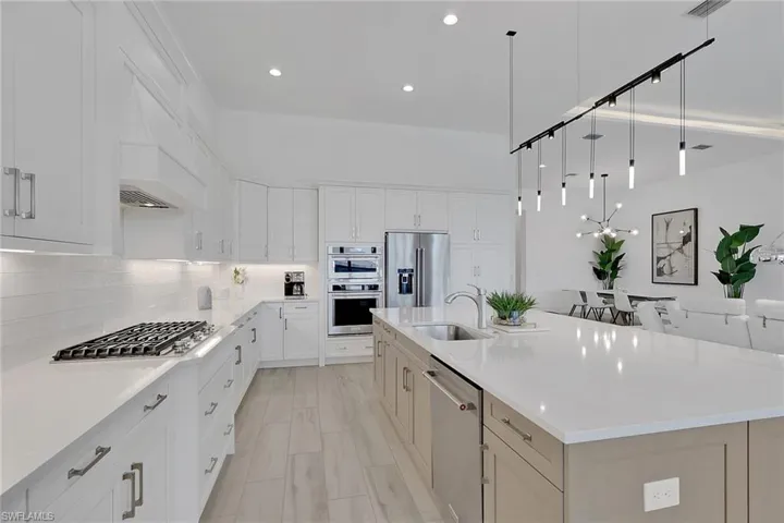 6136 Rodney Bay Ln, Naples, Florida 34113