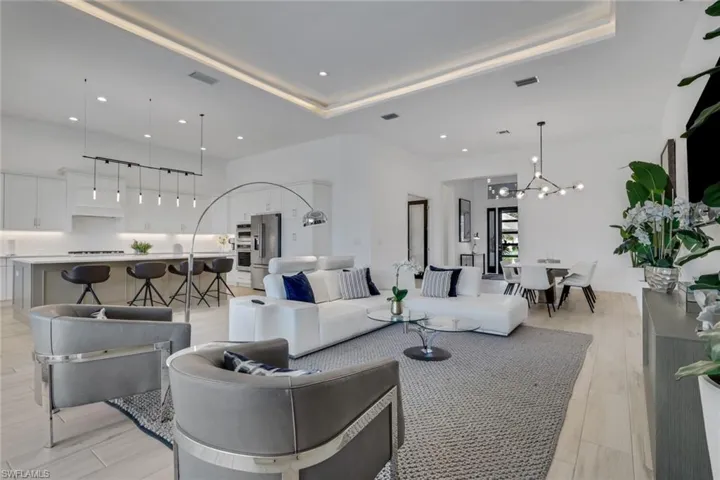 6136 Rodney Bay Ln, Naples, Florida 34113