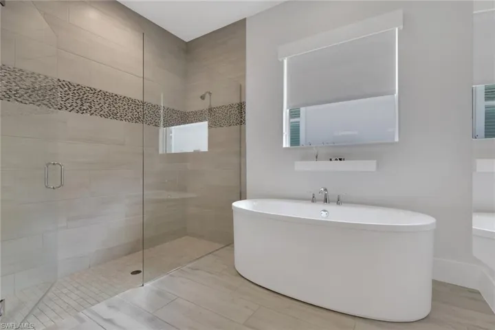 6136 Rodney Bay Ln, Naples, Florida 34113