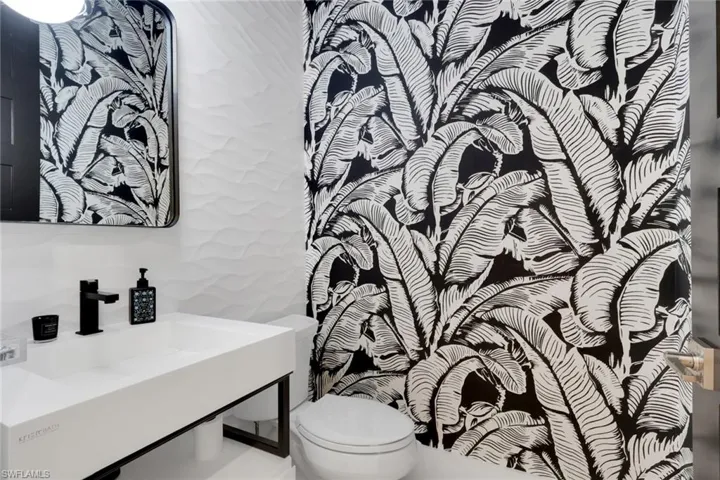 6136 Rodney Bay Ln, Naples, Florida 34113