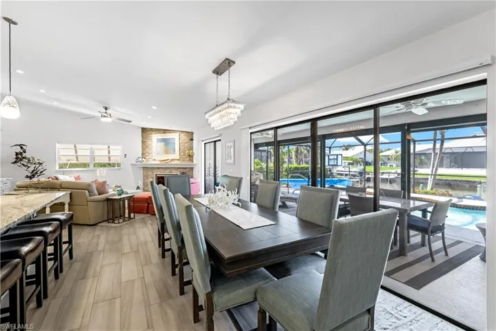 Dining area allows you to appreciate the fabulous water views