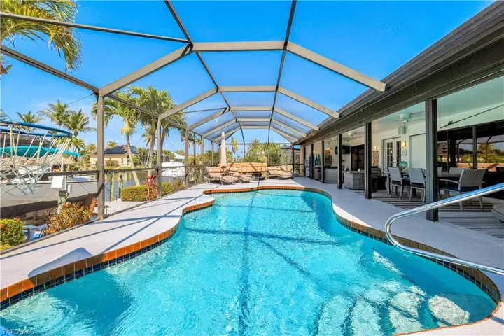 Someone say pool party!!