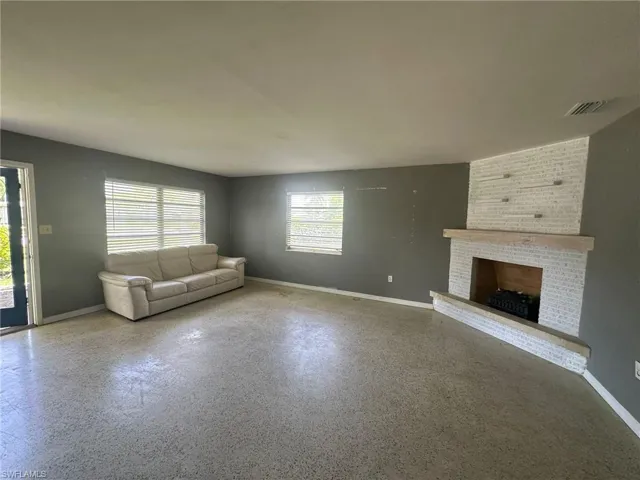 1826  Collier  AVE, Fort Myers, FL 33901