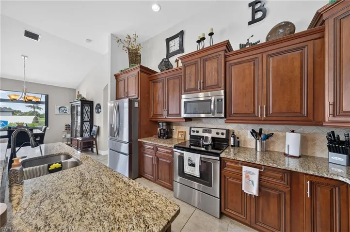 2315 Nw 38th Ave, Cape Coral, Florida 33993