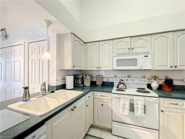 470 Bermuda Cove Way # 303, Naples, Florida 34110