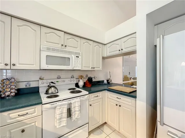 470 Bermuda Cove Way # 303, Naples, Florida 34110