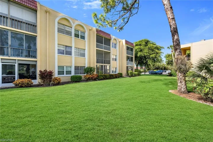 View of apartment building / complex