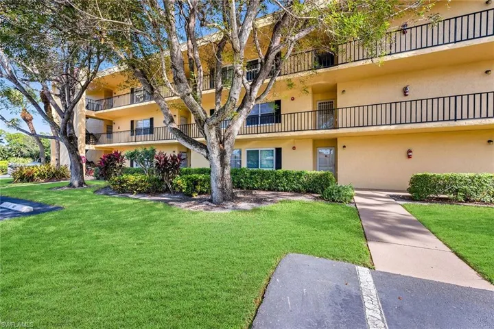 View of apartment building / complex