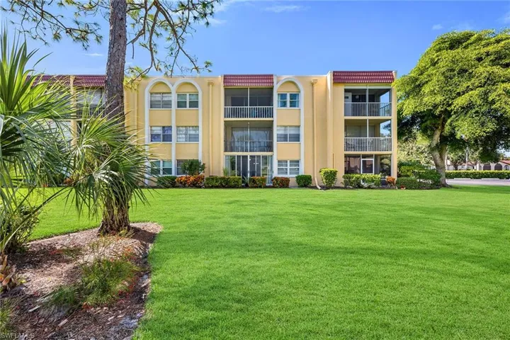 View of apartment building / complex