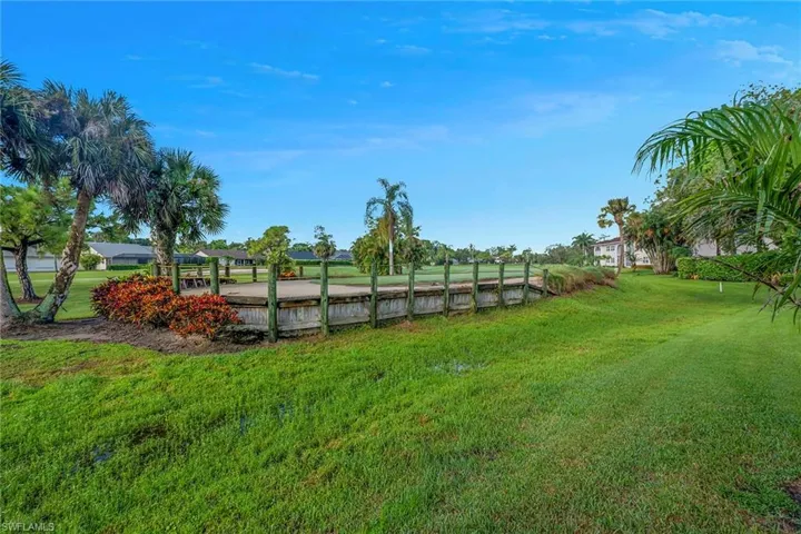 View of grassy yard featuring view of golf course