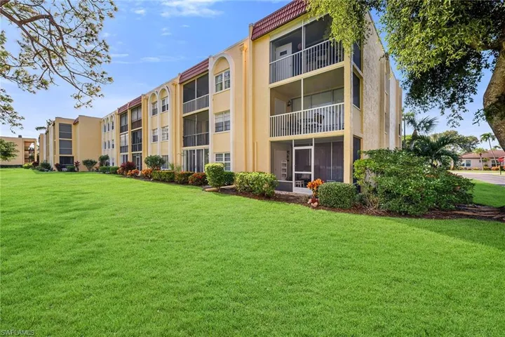 View of apartment building / complex