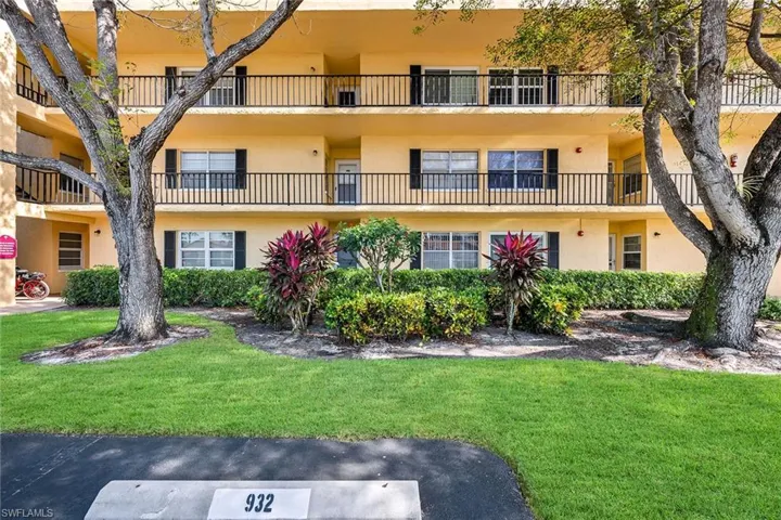 View of apartment building / complex