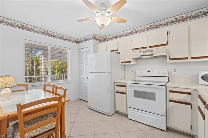 3581 County Barn Rd 203, Naples, Florida 34112