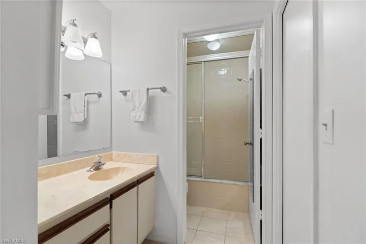 3581 County Barn Rd 203, Naples, Florida 34112