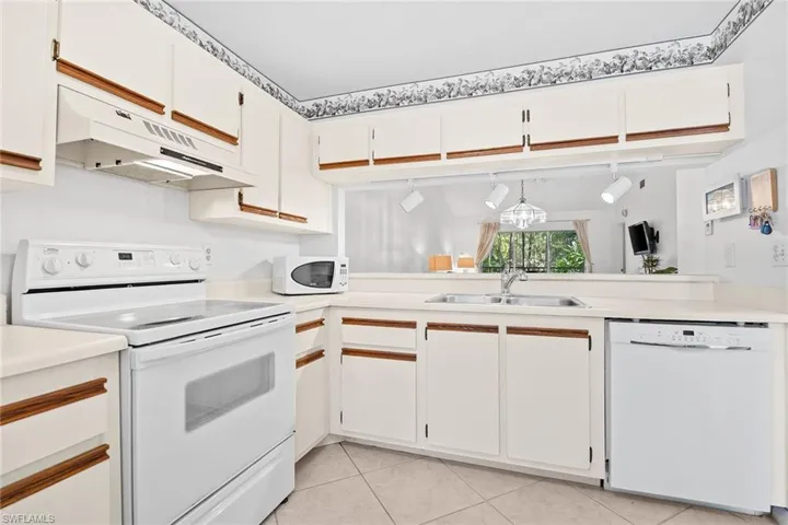 3581 County Barn Rd 203, Naples, Florida 34112