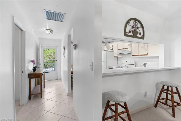 3581 County Barn Rd 203, Naples, Florida 34112