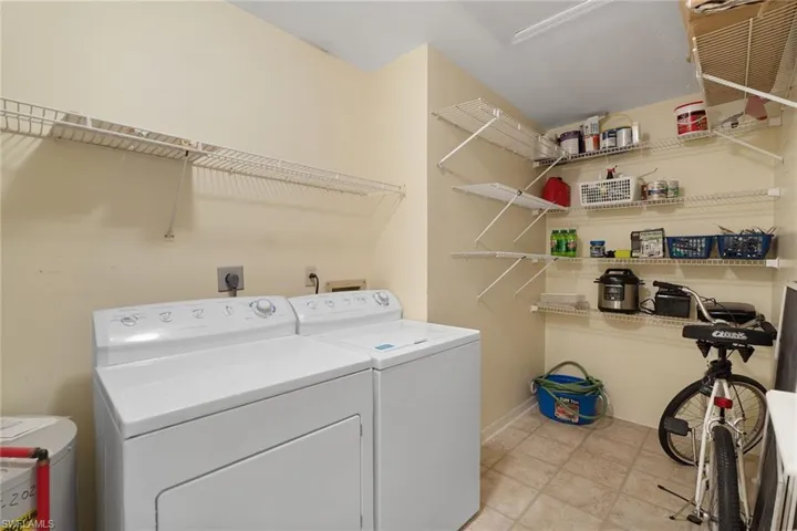 3581 County Barn Rd 203, Naples, Florida 34112