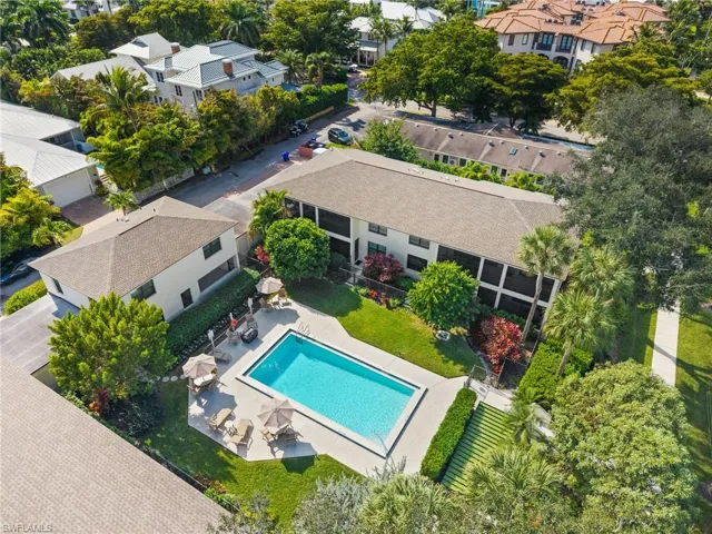 722  10th S AVE, Naples, FL 34102