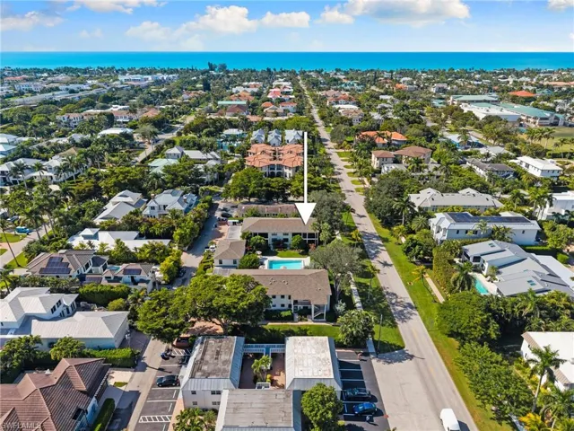 722  10th S AVE, Naples, FL 34102